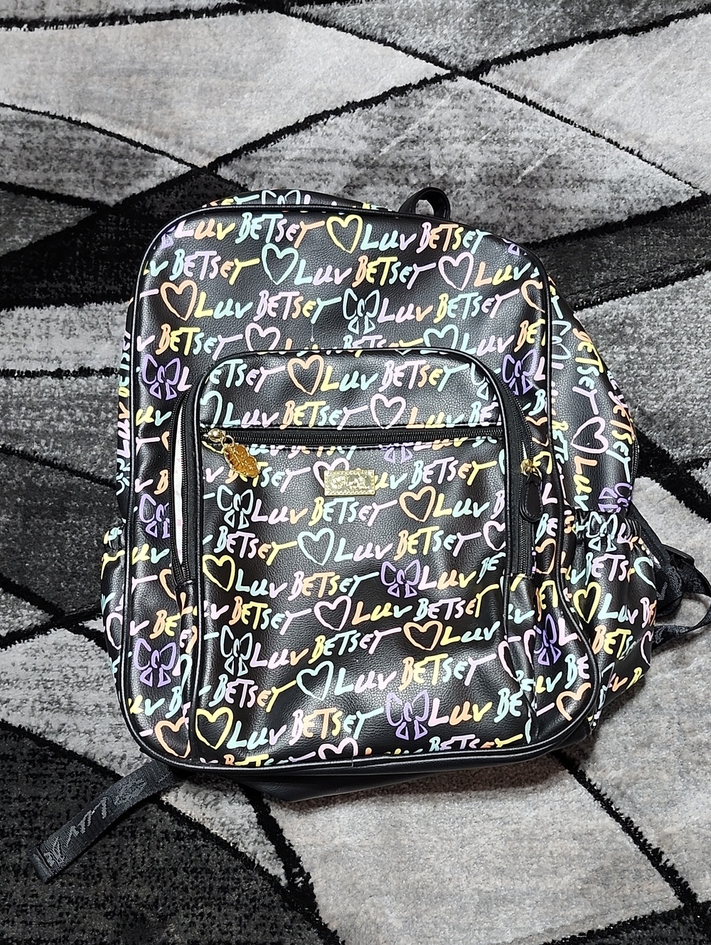 BETSEY JOHNSON " LUV BETSEY" PASTEL RAINBOW GRAFFITI-STYLE BLACK 6 POCKETS BACKP